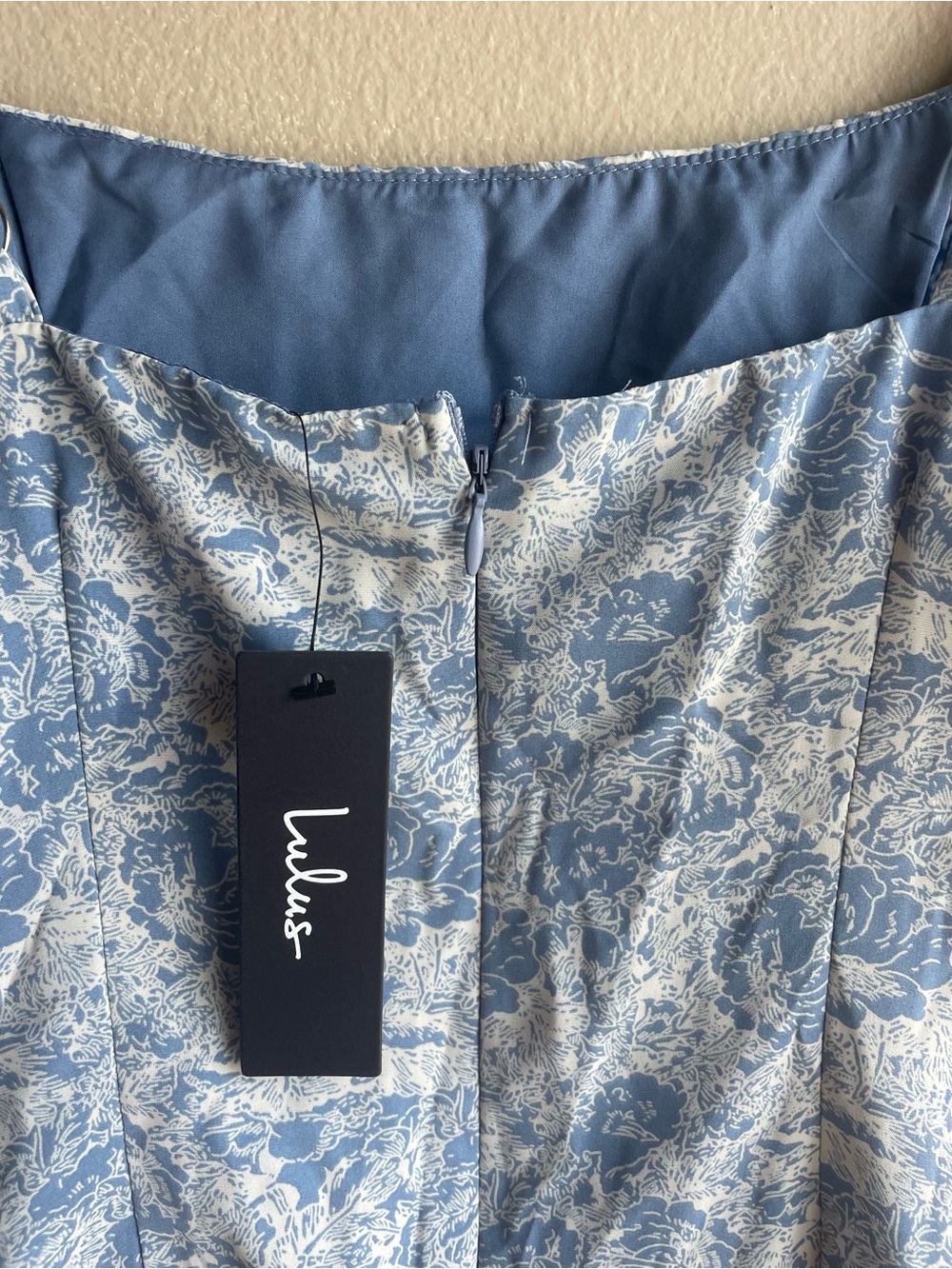 New Lulu's Women Blue and White Floral Midi Dress Size Medium - Picture 6 of 11